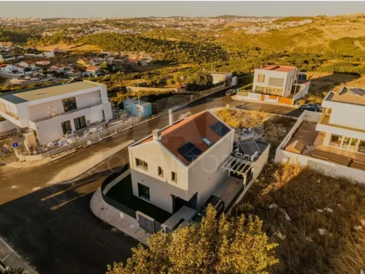 Moradia Independente T4 em TRAJOUCE, SÃO DOMINGOS DE RANA