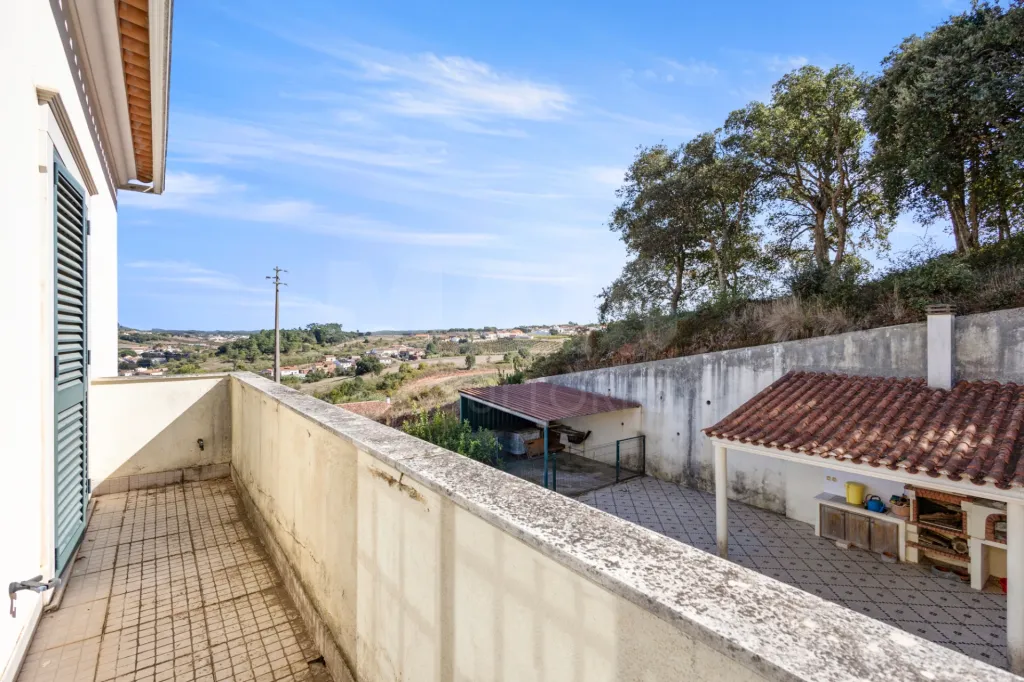 Moradia T4 com Garagem para 3 carros em lote de 812m2