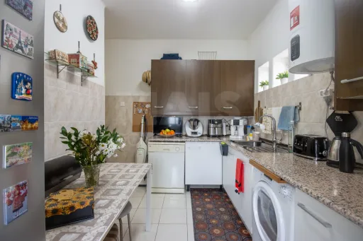 Prédio Multifamiliar em Alcabideche: Excelente Oportunidade de Investimento Próximo às Praias de Cascais