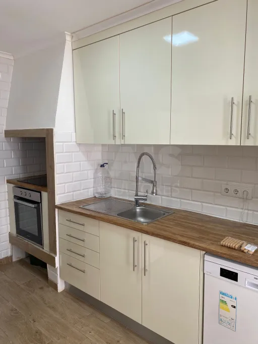 Moradia com Logradouro para Remodelar