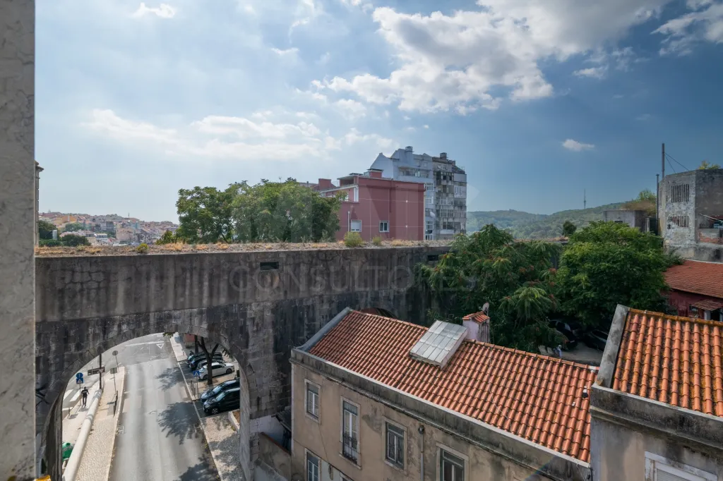 T2 com terraço em Campolide