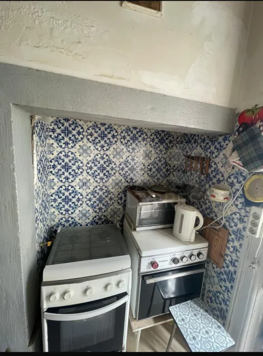 🏡Apartamento T4 para recuperação total em zona com charme histórico no coração de Lisboa!