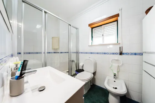Apartamento T2, com elevador e estacionamento - Caldas da Rainha