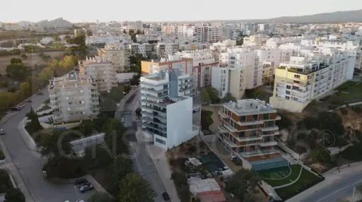 Apartamento T2 com Estacionamento | Próximo da Praia da Rocha – Encosta da Marina  - Portimão