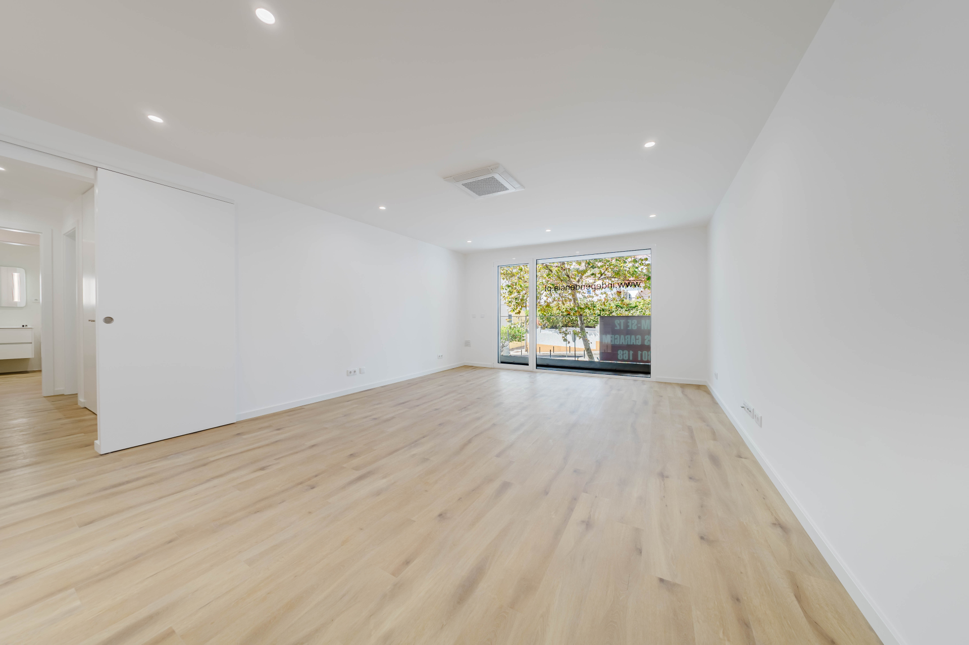 Apartamento T2 na Nazaré c/ 2 lugares de garagem