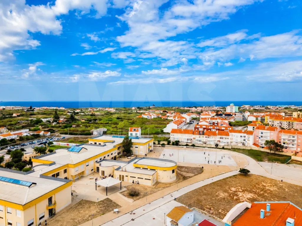 Apartamento T1+1 Renovado com Terraço, Conforto e Qualidade | Peniche