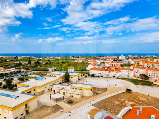 Renovated 1-Bedroom + 1 Apartment with Terrace, Comfort, and Quality | Peniche