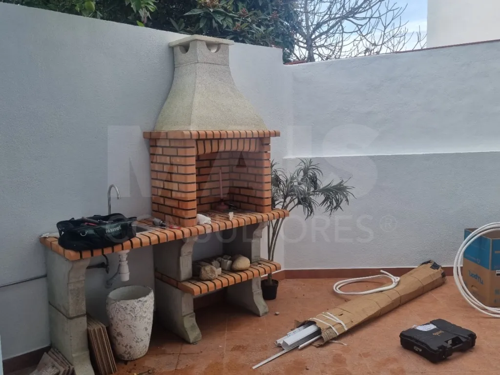 Prédio em propriedade total de r/c e 1º andar, susc. de utilização independente, em  ALFERRAREDE | ABRANTES