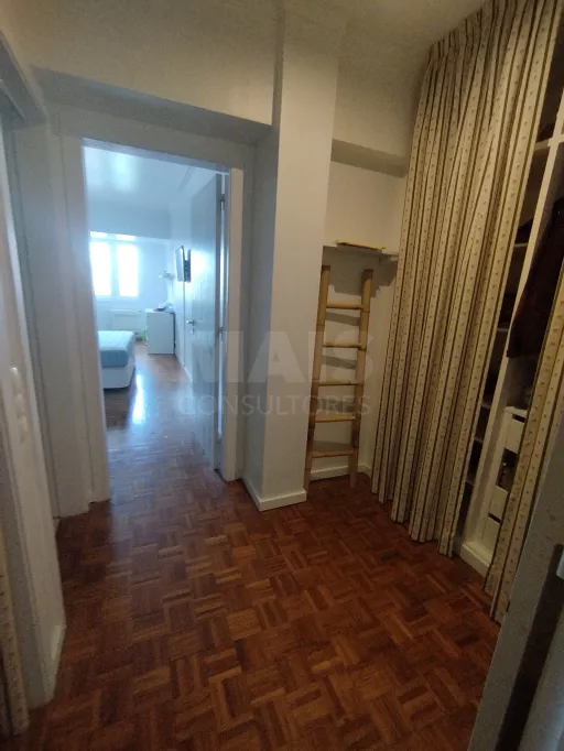 Apartamento T4 ao lado do metro das Olaias com dois lugares de parqueamento