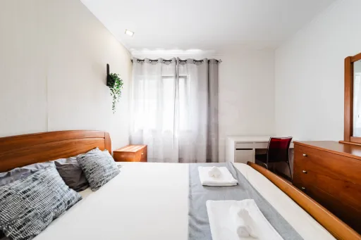 Apartamento T3+1 no Centro de Peniche com Terraço Privativo e Elevada Rentabilidade