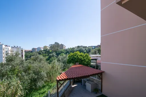 Andar de Moradia T4 com Terraço em Agualva-Cacém