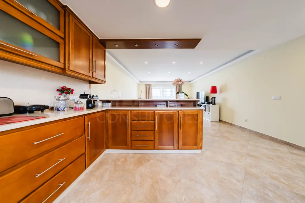 Moradia T5 com 2 Anexos em Terreno com mais de 1.400 m²