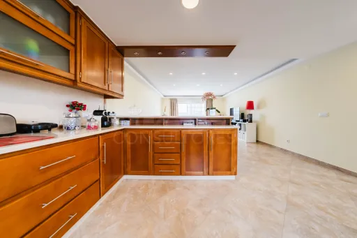 Moradia T5 com 2 Anexos em Terreno com mais de 1.400 m²