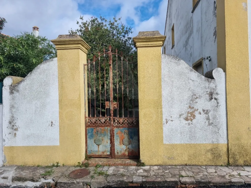 Moradia T4 com piscina, no centro da  Concavada em Abrantes