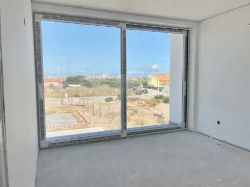 Moradia T3 em Ferrel com Piscina