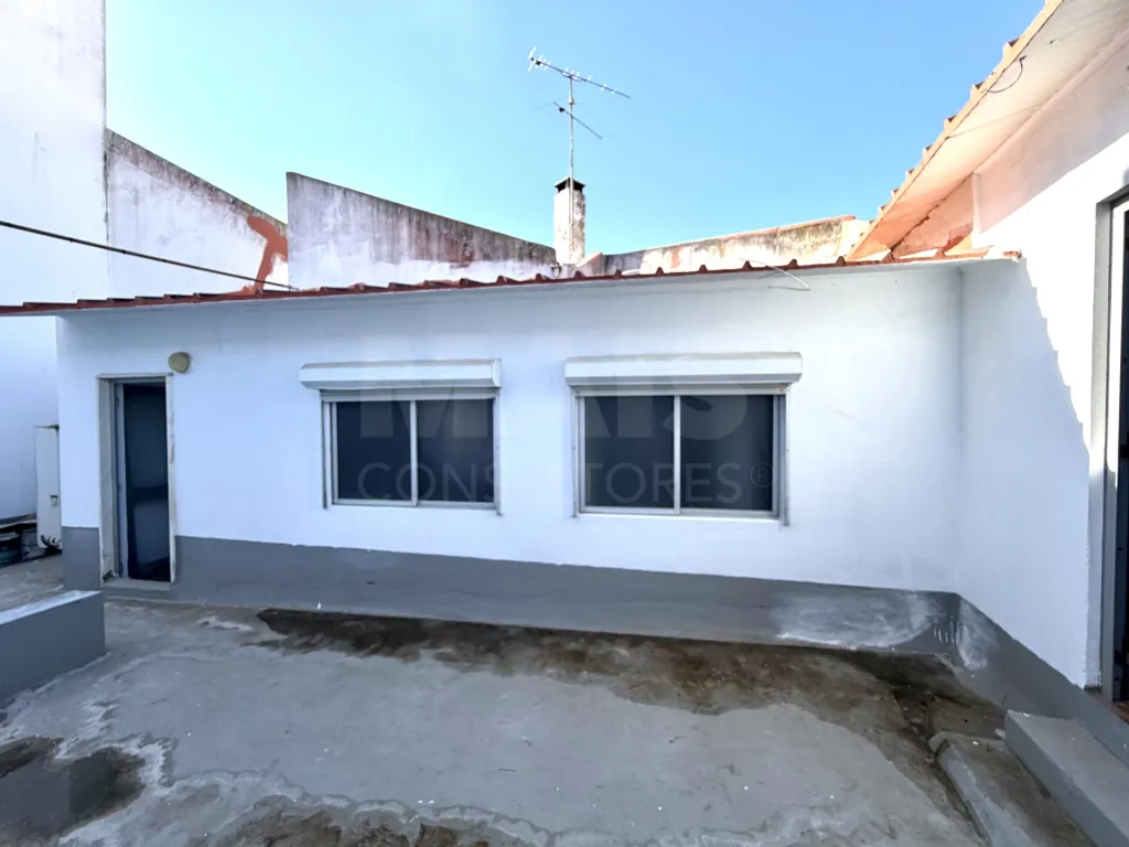 Apartamento T1+2 com terraço no centro de Samora Correia