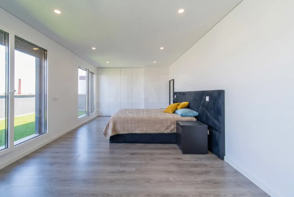 T4 Duplex com Vista Panorâmica sobre o Rio Tejo e Lisboa | Montijo