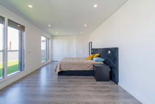 T4 Duplex com Vista Panorâmica sobre o Rio Tejo e Lisboa | Montijo