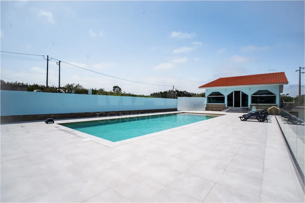Quinta com mais de 23.000 m², piscina de água salgada e potencial de construção