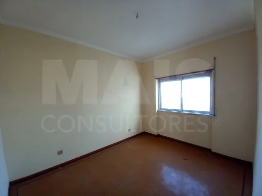 Moradia Bi Familiar com entradas independentes