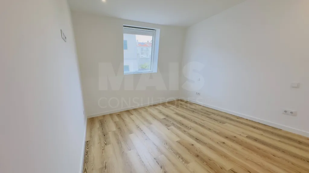 Fully Renovated 4-Bedroom Apartment | Downtown Lourinhã | Space, Elegance, and Comfort