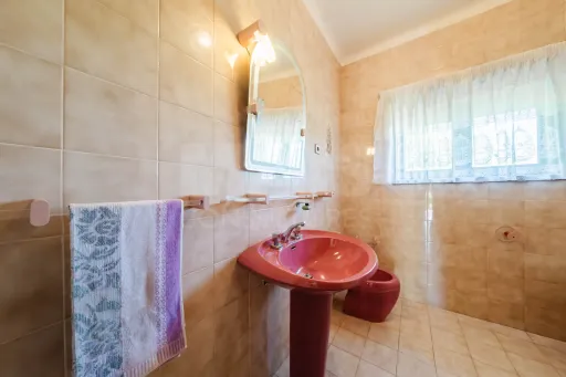 Moradia Isolada com Terreno de 9.840 m² em Barreiras – Cadaval