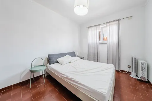 Apartamento T2 com Sótão e Varanda junto à Praia do Baleal