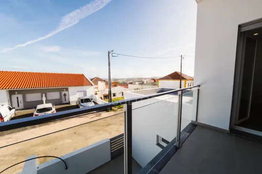 Moradia T3+1 Garagem, Logradouro e Vista Mar