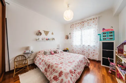 Apartamento T3 com Aquecimento Central, Garagem, Varandas e Arrecadações – Ferrel / Baleal