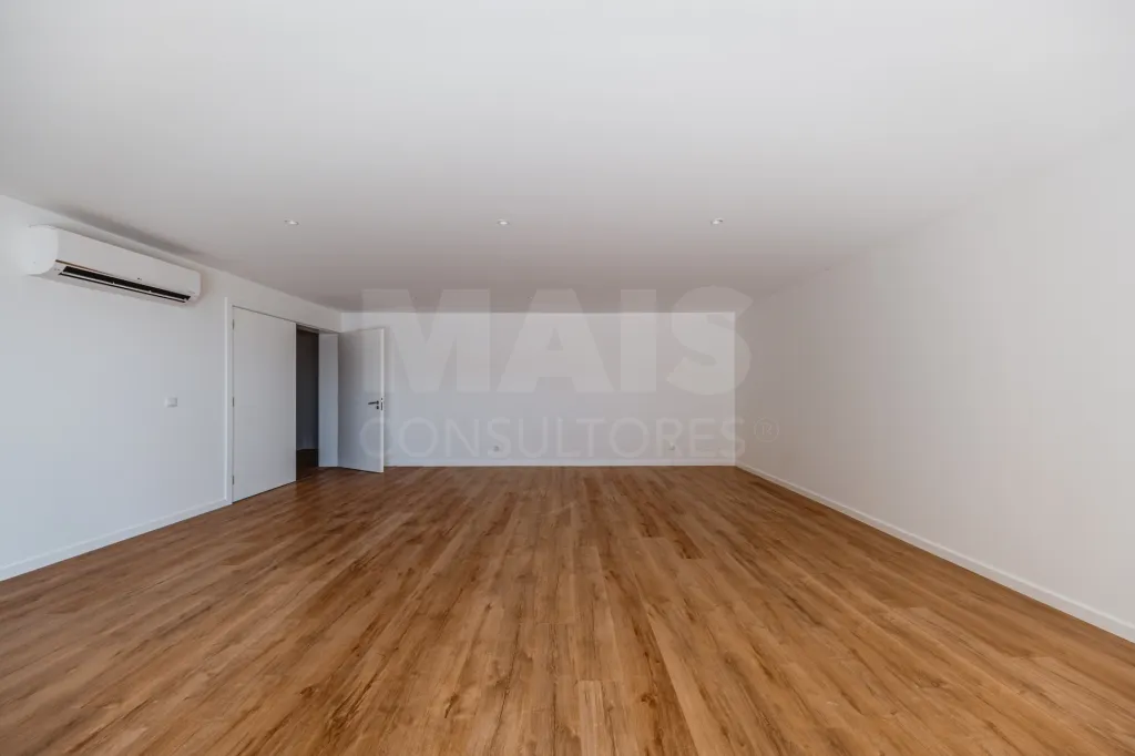 Moradia T5 com Piscina - Vista Golfe e Mar