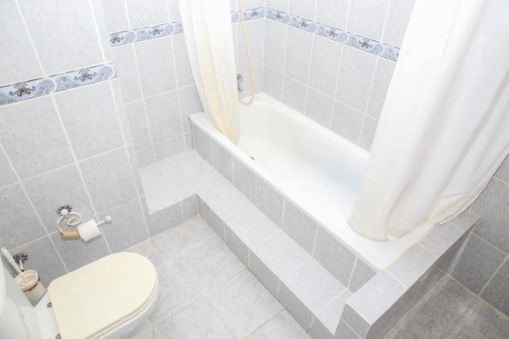 🏡 Moradia T4 com 247 m², 2 Garagens e Terreno | Canados, Alenquer