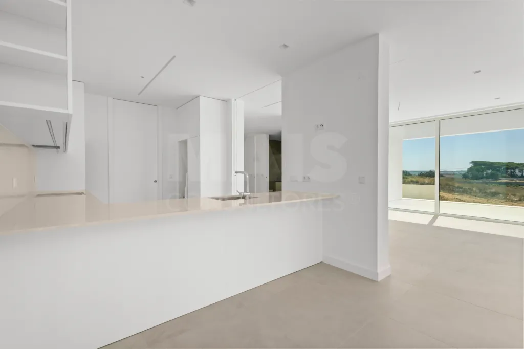 4-bedr. house on 2-hectare plot in Carvalhal