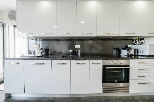 Apartamento recente com piscina e excelente exposição solar junto à praia do Baleal