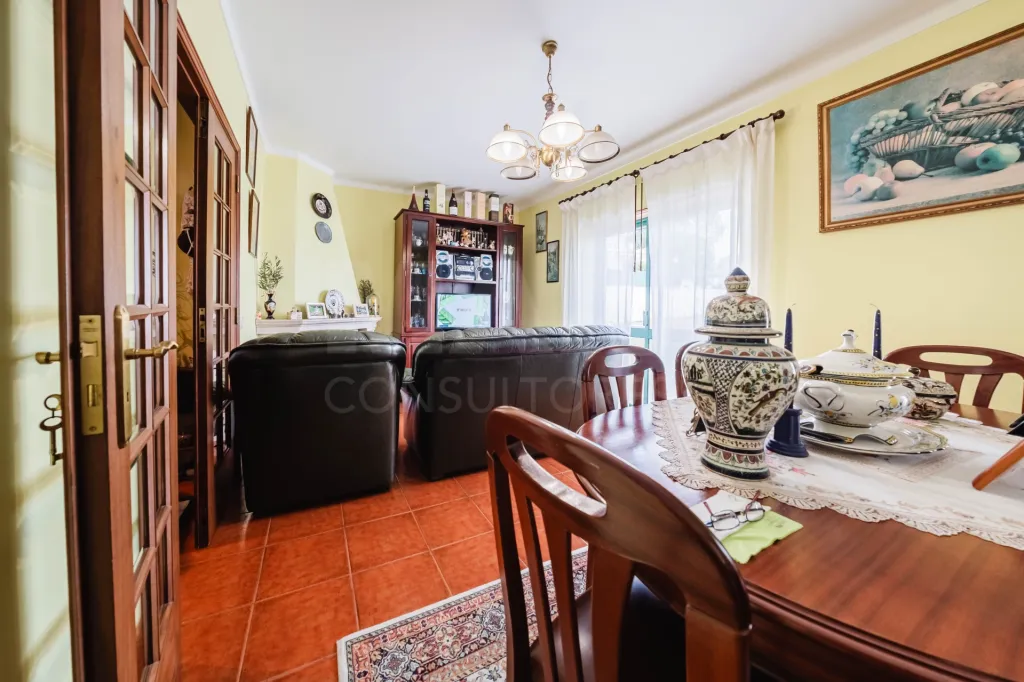 Apartamento T3 na Encosta do Sol — Espaço, Conforto e Excelente Exposição Solar