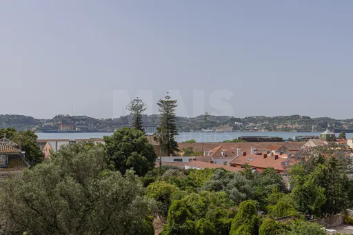 T6 com 130m2 Vista Rio à Rua da Junqueira - Belém