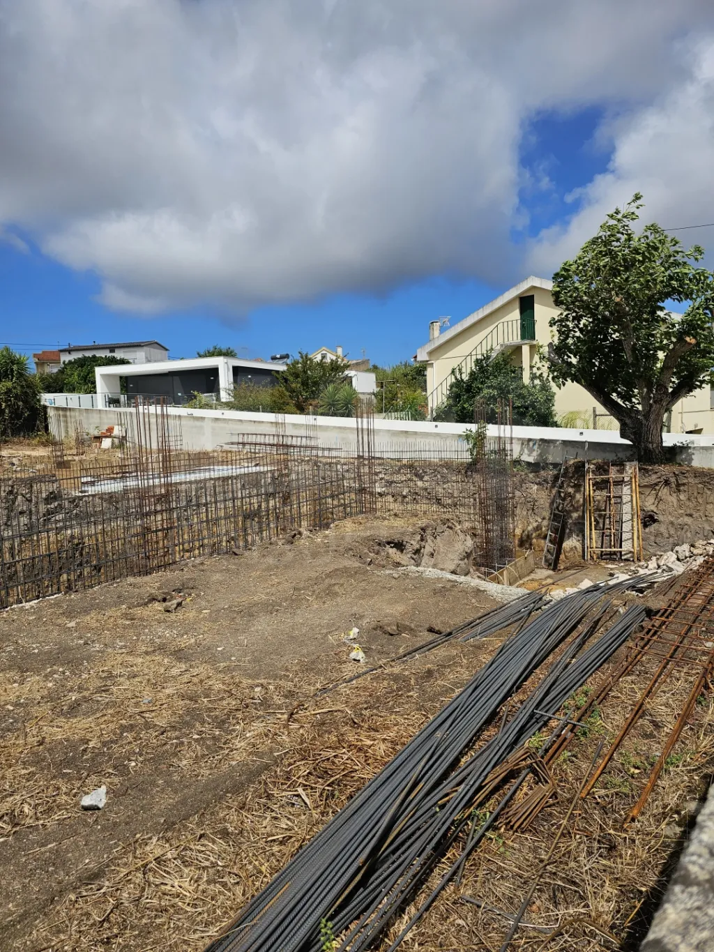 Moradia T3 Nova com Piscina e Garagem – Construção em Curso | Nadadouro