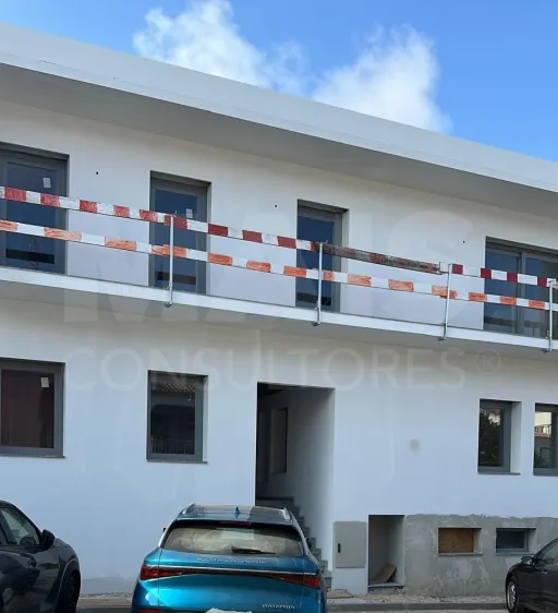 2-Bedroom Apartment in Porches