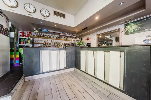 Commercial Property in the Center of Peniche with Possibility of Conversion into Housing