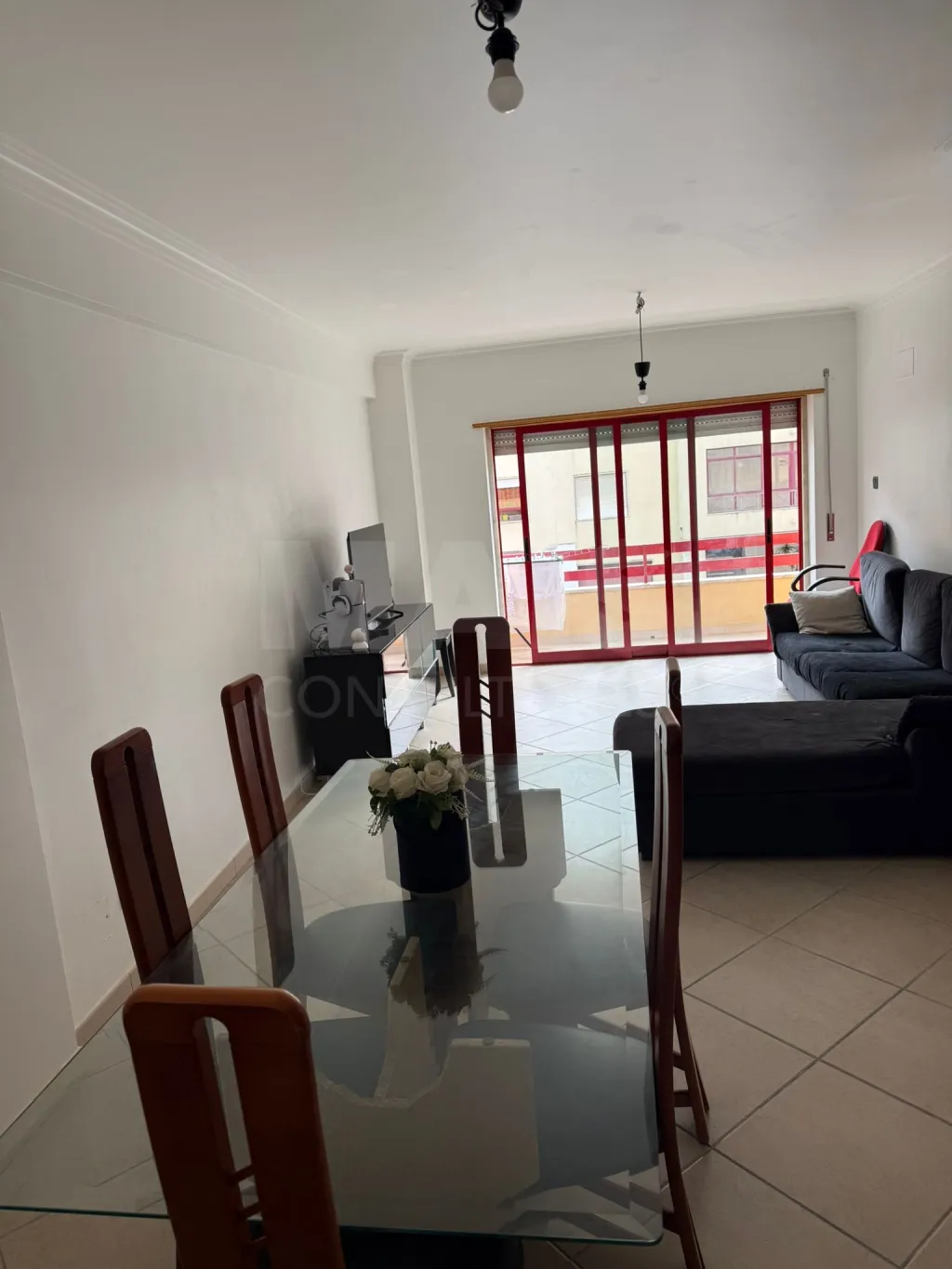 Apartamento T2 na Póvoa de Santa Iria com parqueamento e terraço