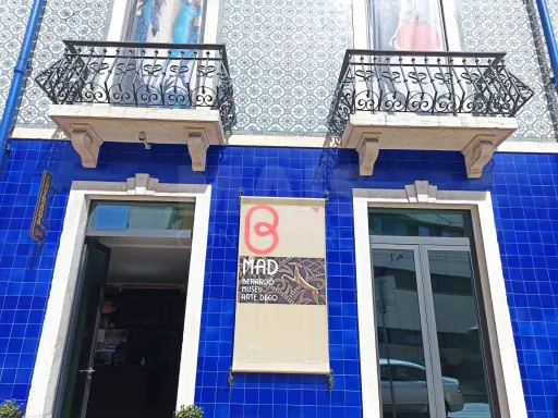 T6 com 130m2 Vista Rio à Rua da Junqueira - Belém