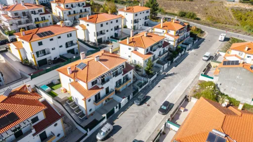 Excelente Moradia T3 com área exterior de lazer e Garagem Ampla