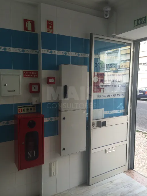 Loja / Lavandaria em Funcionamento na Venteira