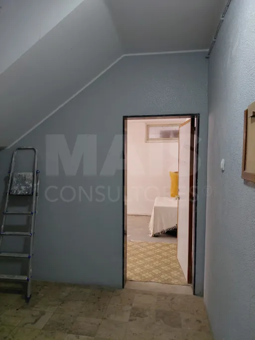 Oportunidade de investimento no centro de Peniche com 106 m² e grande potencial de transformação em habitação