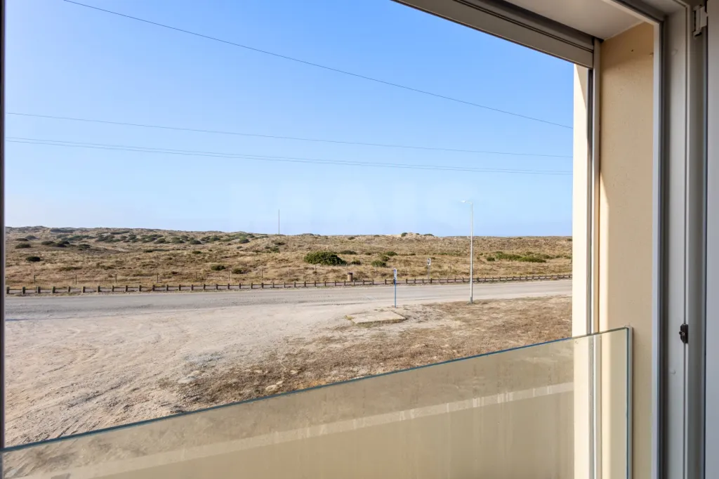 Moradia T2 com quintal e vista mar junto aos Supertubos