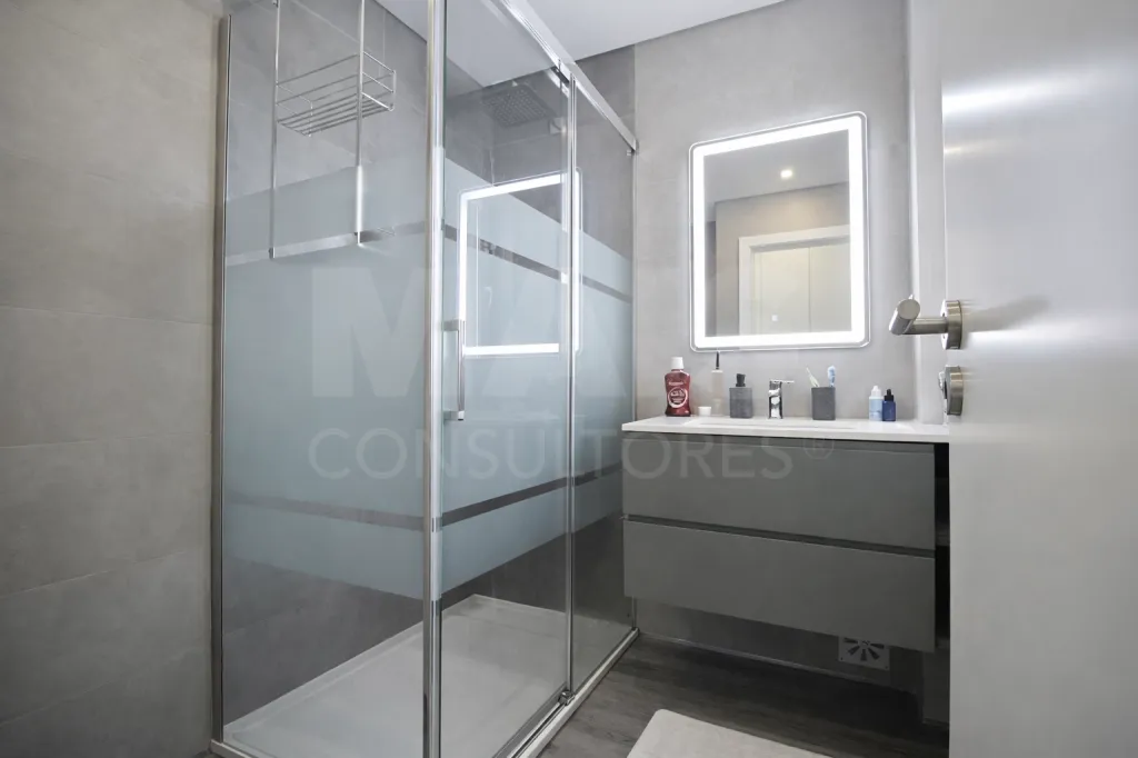 Moradia T4+1 com Quintal e Espaço para Piscina | Famões (Pontinha)