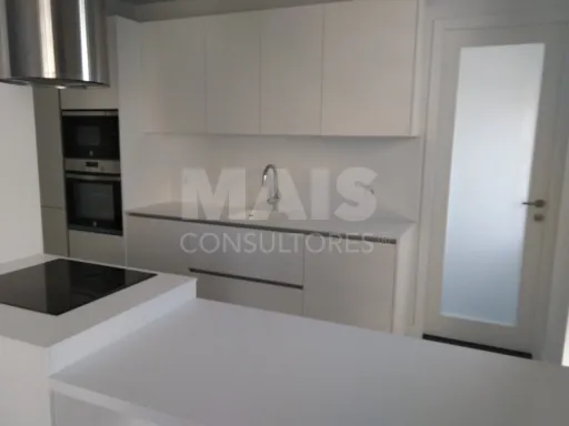 Apartamento T4 Remodelado em Cedofeita (Santo Ildefonso), Porto