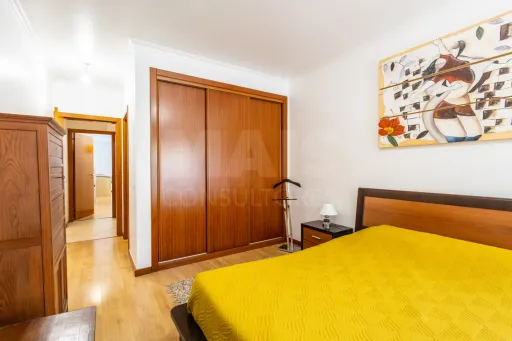 Apartamento T2 com garagem