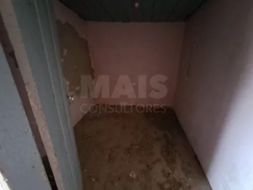 Moradia para remodelar em lote de terreno c/ 520m2