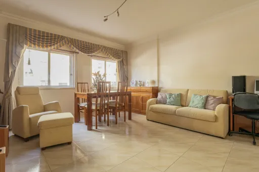 One-bedroom apartment with a fireplace, balcony, and storage room — Agualva-Cacém, Anta area