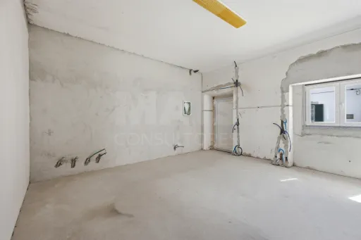 Apartamento T2 novo com quintal e estacionamento